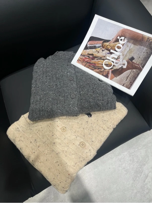 KW【经典系】南油欧货小众设计感点子纱毛针织衫