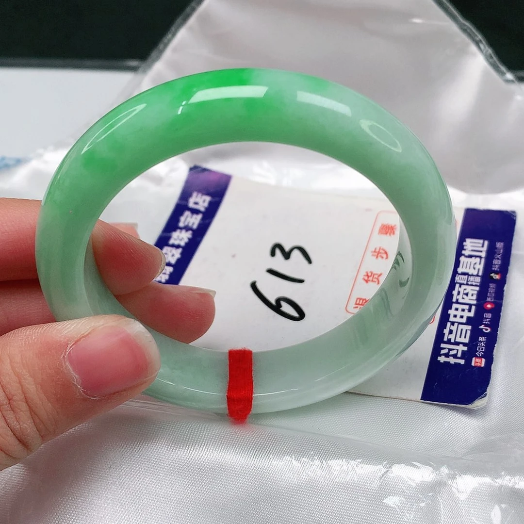 翡翠手镯未镶嵌翡翠