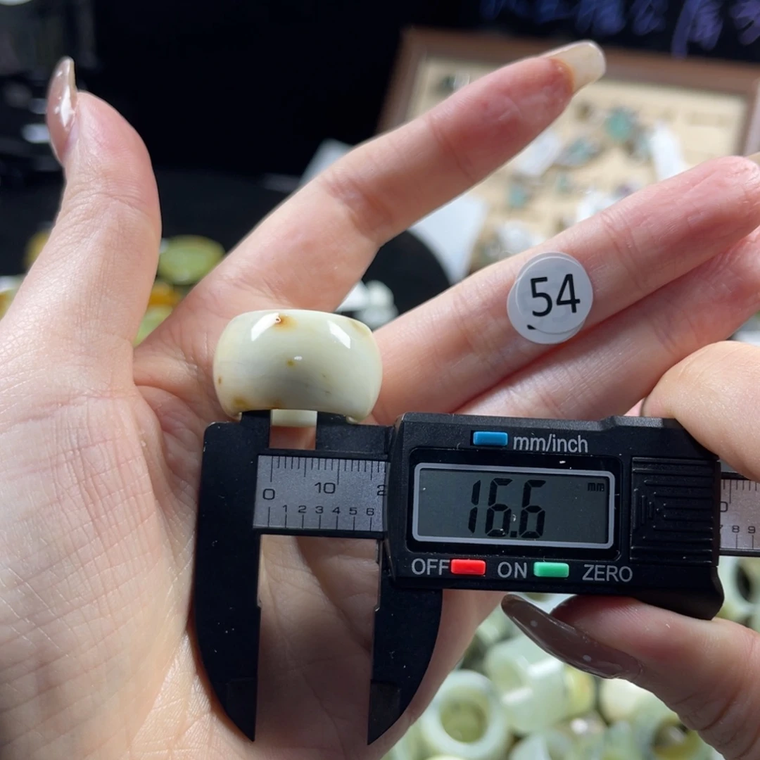 蛇纹石玉未镶嵌戒指
