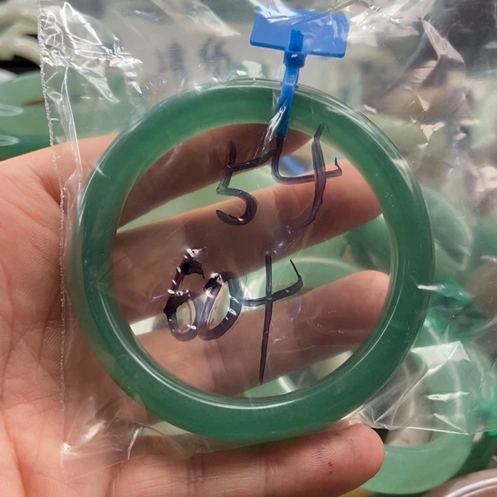 东陵石手镯未镶嵌