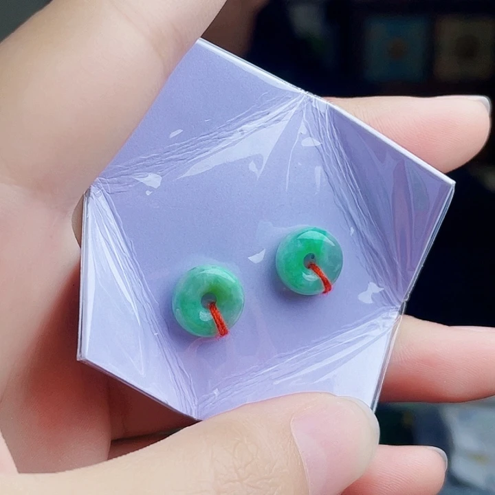 翡翠未镶嵌颈饰多样性