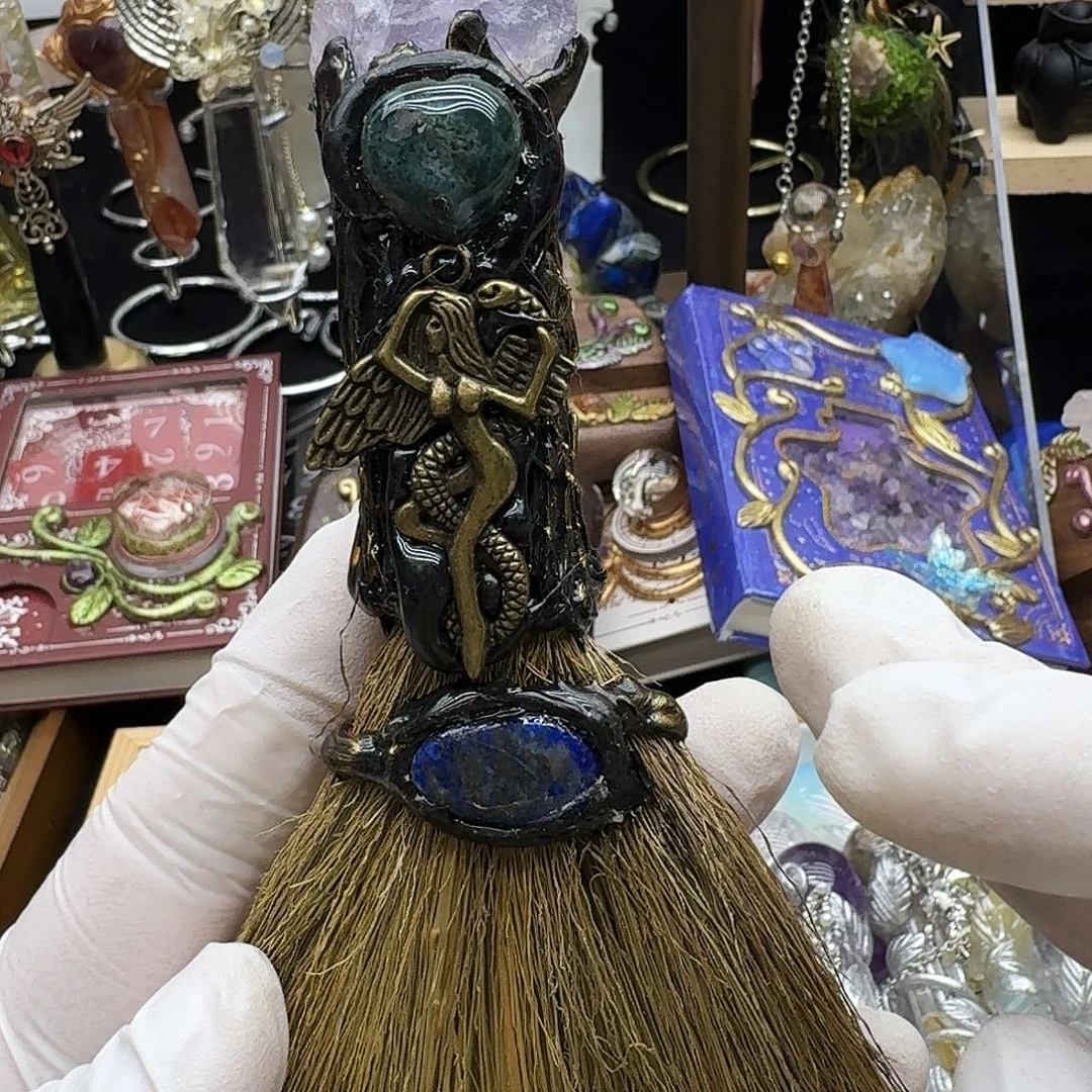 未镶嵌颈饰水晶白