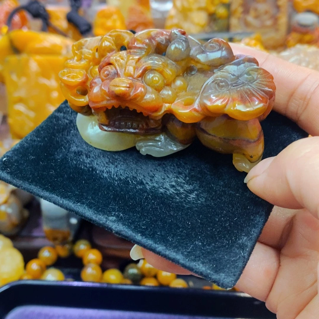 未镶嵌石英质玉（黄龙玉）颈饰