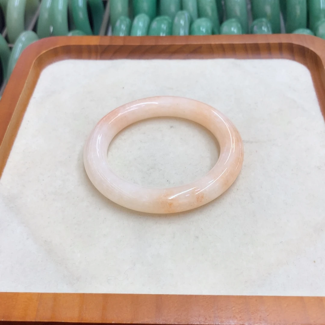 石英岩玉手镯未镶嵌