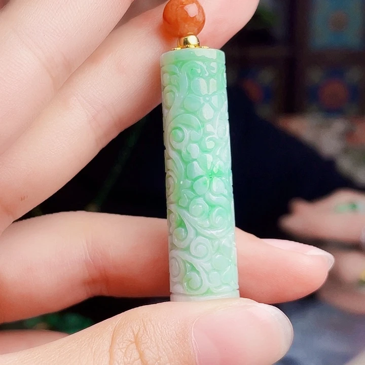 翡翠未镶嵌颈饰多样性