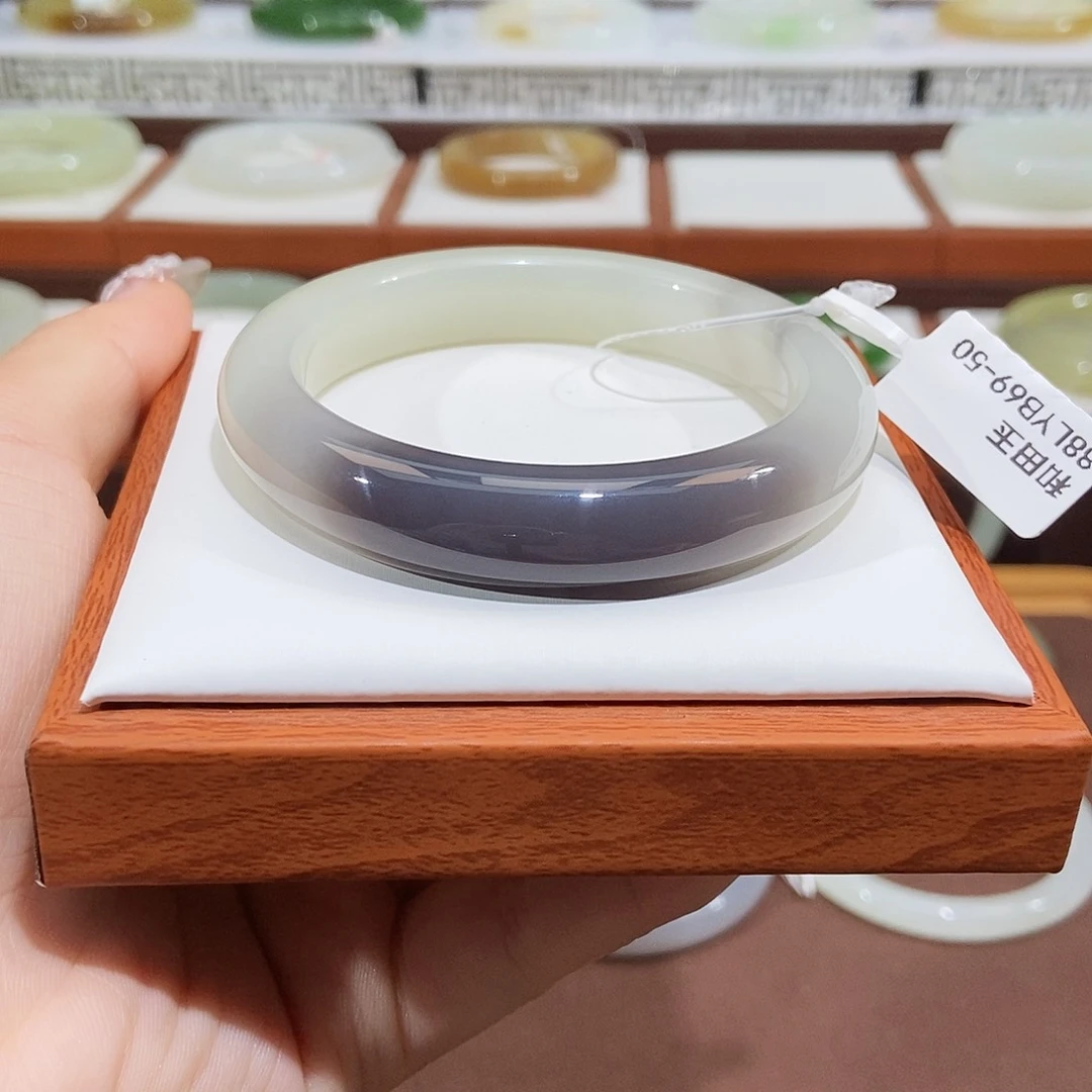 未镶嵌手镯和田玉楠