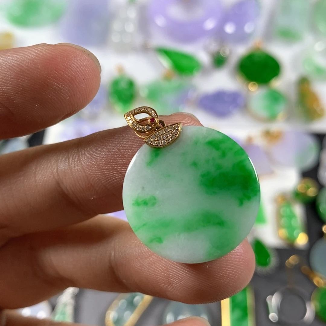 翡翠颈饰18K金镶嵌翡翠