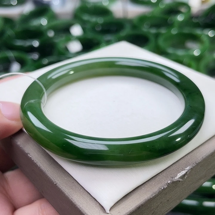 未镶嵌手镯和田玉（碧玉）