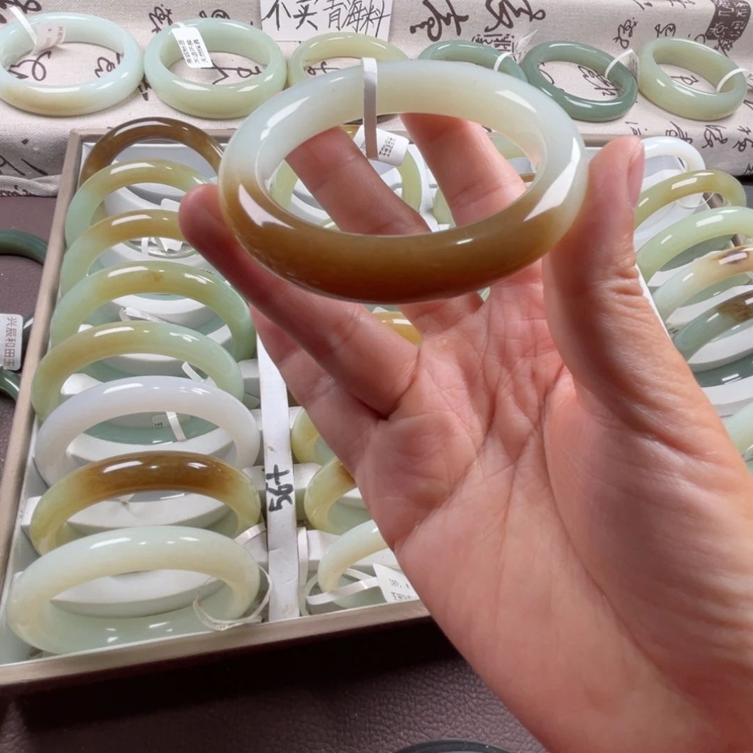 和田玉未镶嵌手镯