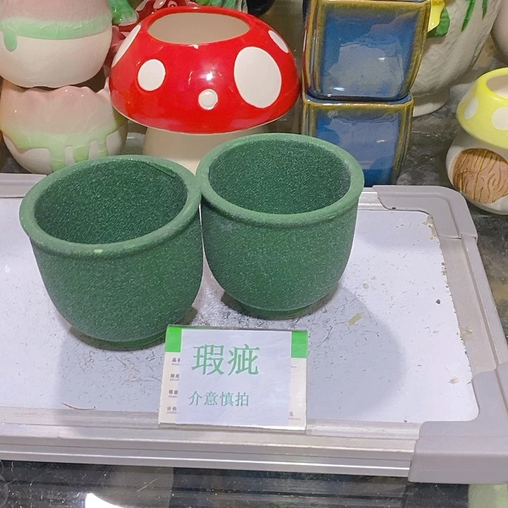 摆件多肉瑕疵盆有孔。