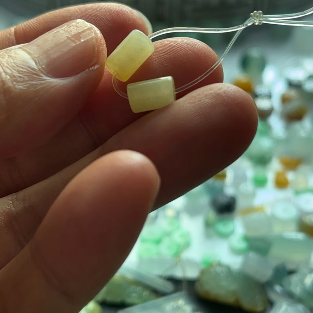 翡翠未镶嵌颈饰桶珠