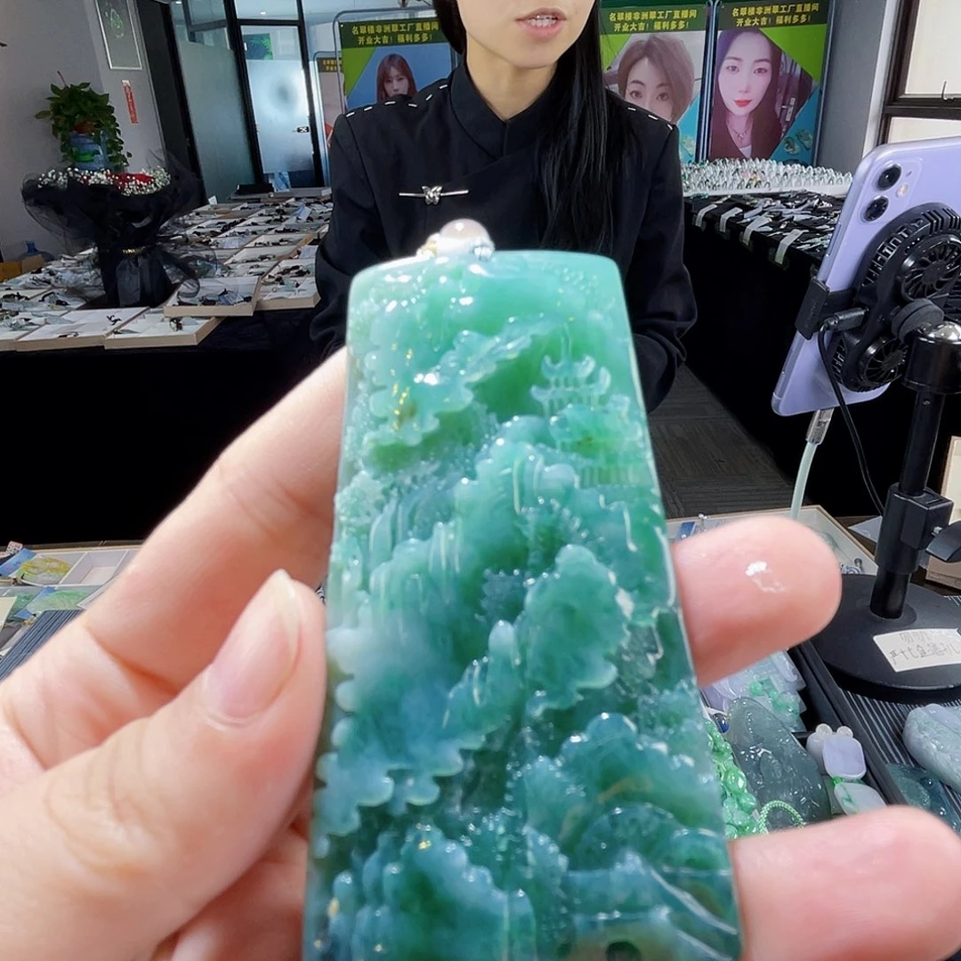 颈饰未镶嵌翡翠一个
