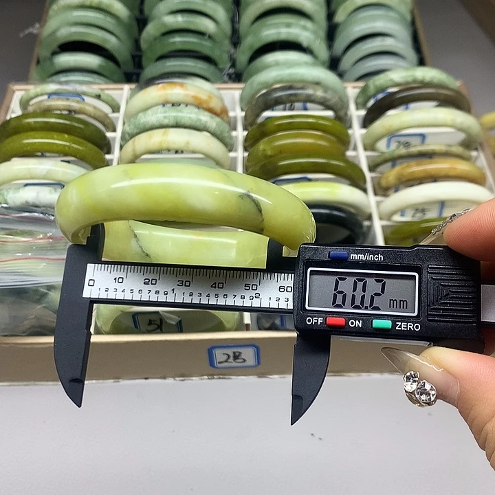 未镶嵌蛇纹石玉手镯54