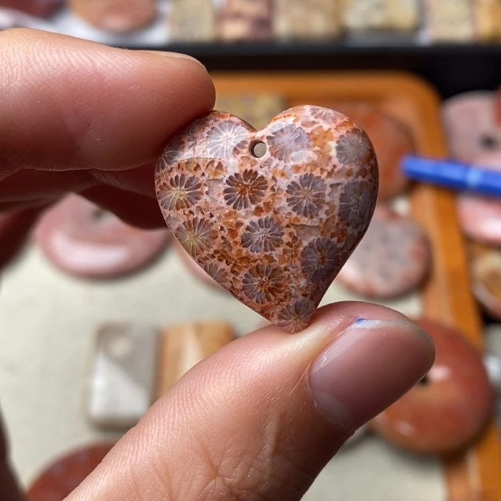 硅化玉颈饰未镶嵌名***要