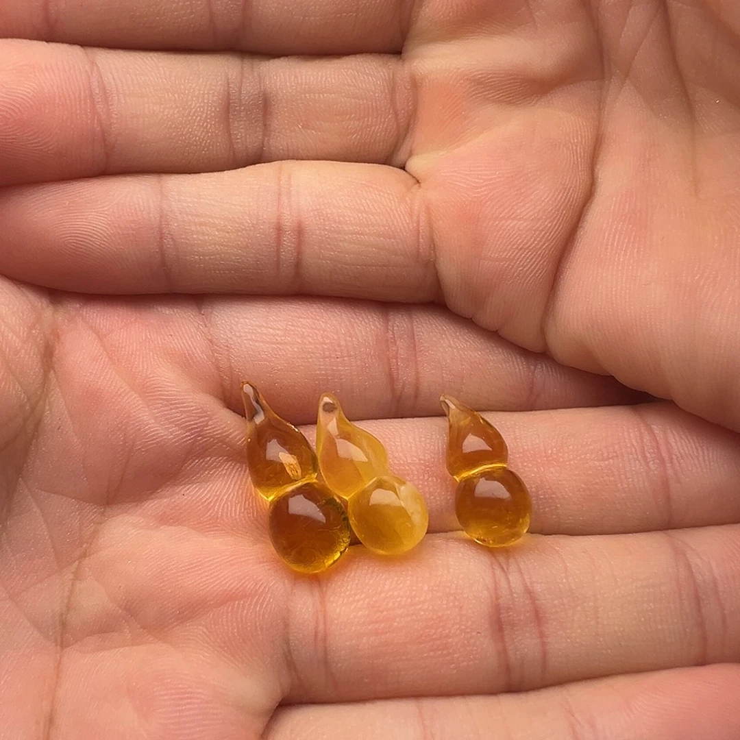 蜜蜡未镶嵌颈饰金珀葫芦提溜（微瑕放漏）