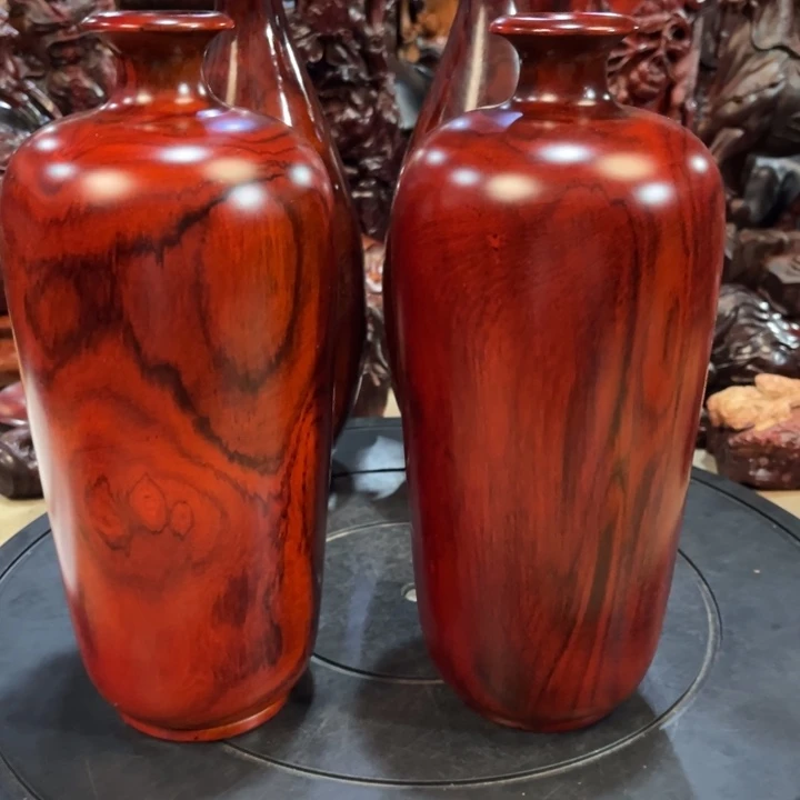 交趾黄檀（大红酸枝）花瓶摆件