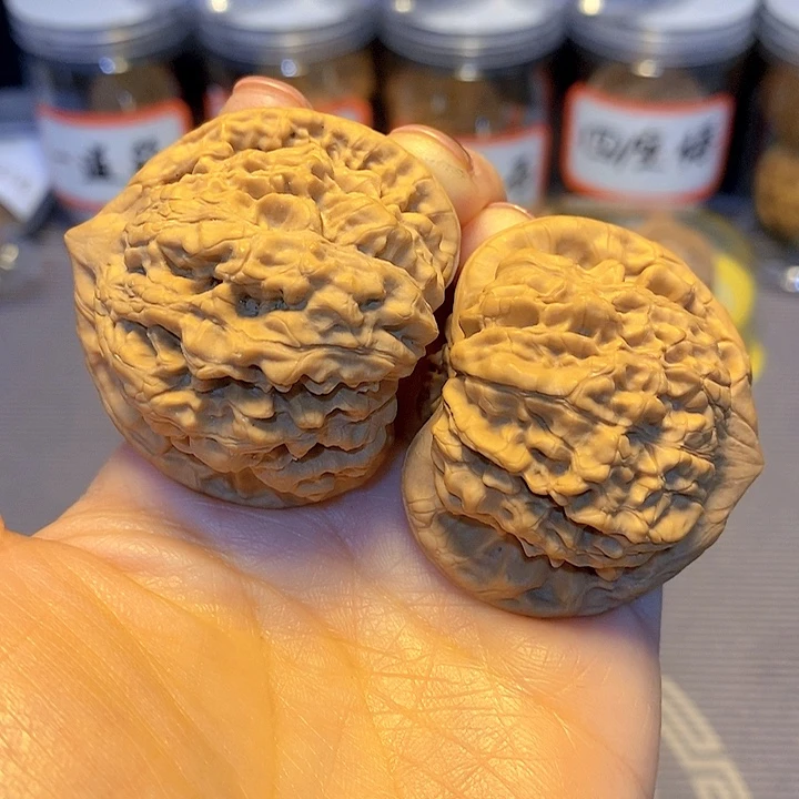 桃核把件319。 官帽。46