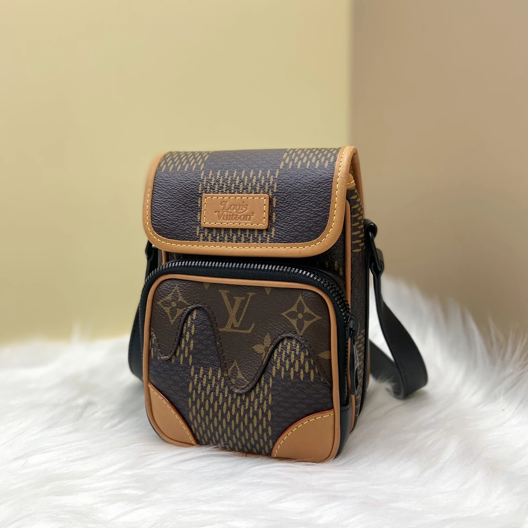 99新 LouisVuitton/路易威登 Nigo Amazone邮差包相机包斜挎包