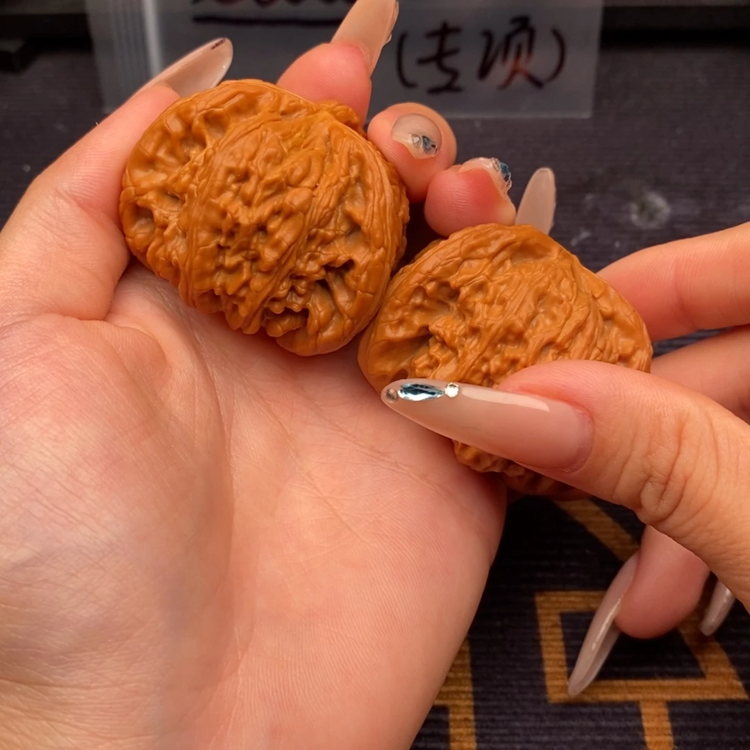 乐***鲜吊坠文玩核桃白狮子