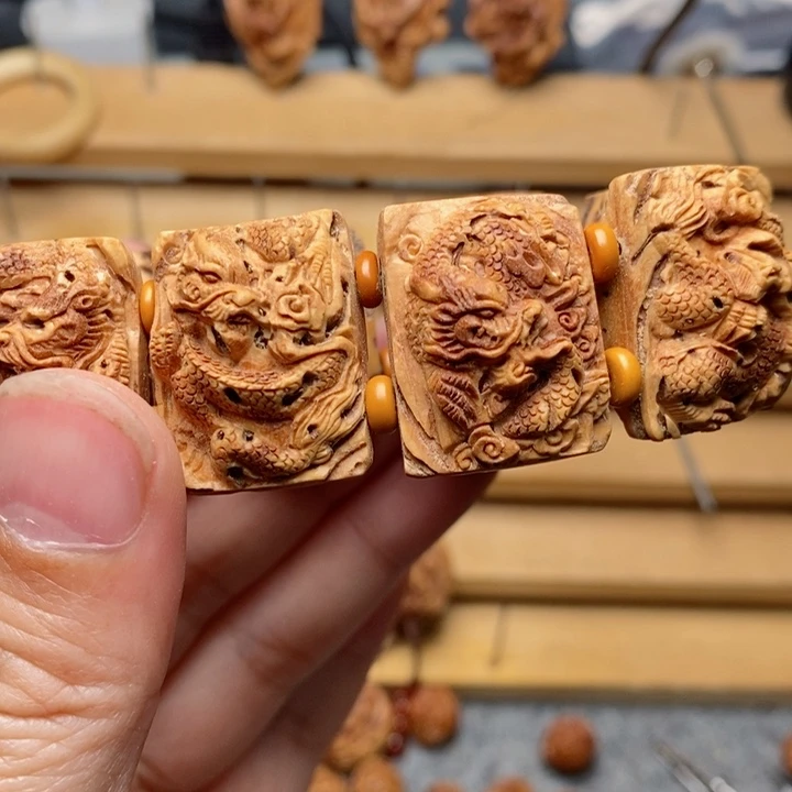 懂*桃核手工雕刻九龙手牌