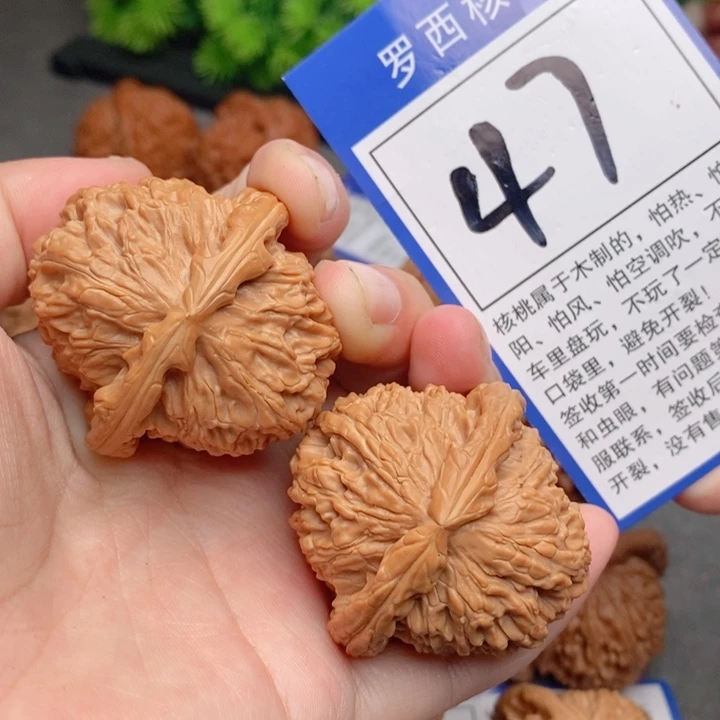 桃核把件袁*头42白狮子47号牌