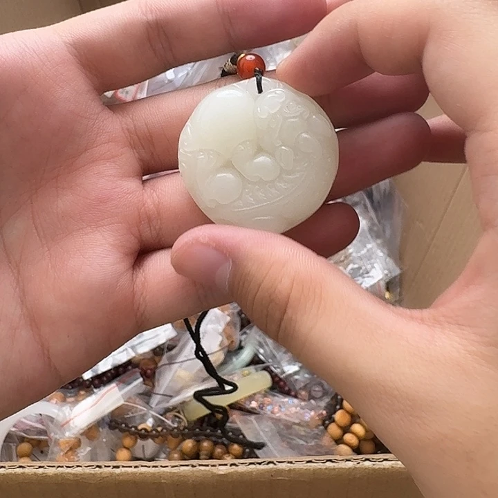 糕***尼和田玉未镶嵌手链