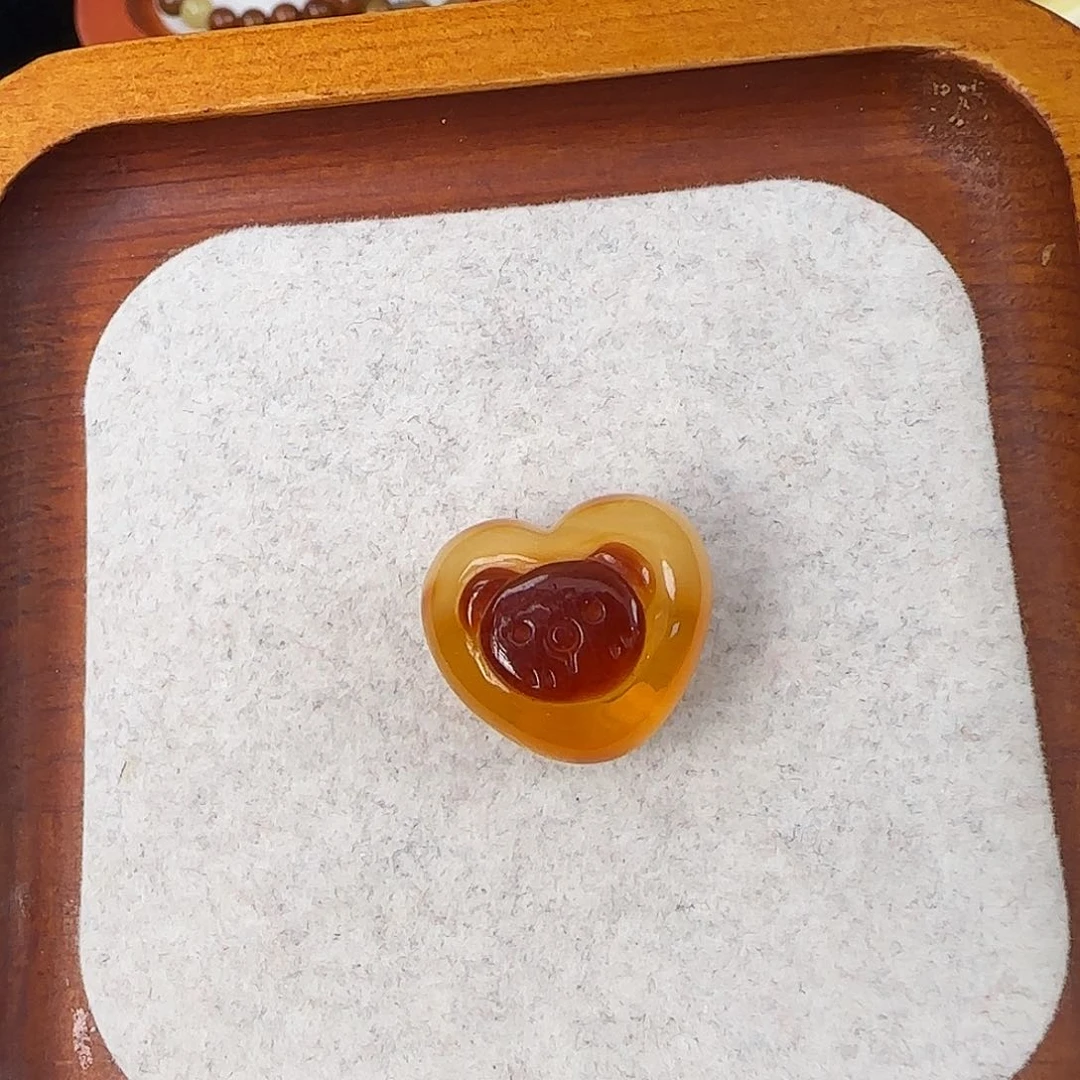 琥珀珠宝奇石未镶嵌周*兒