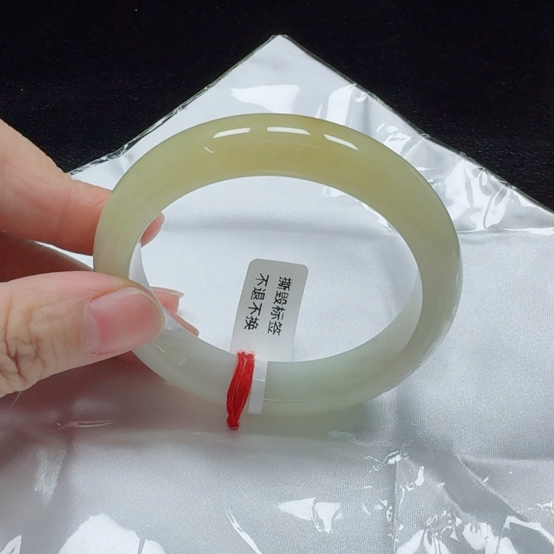 凤***飞翡翠未镶嵌手镯57