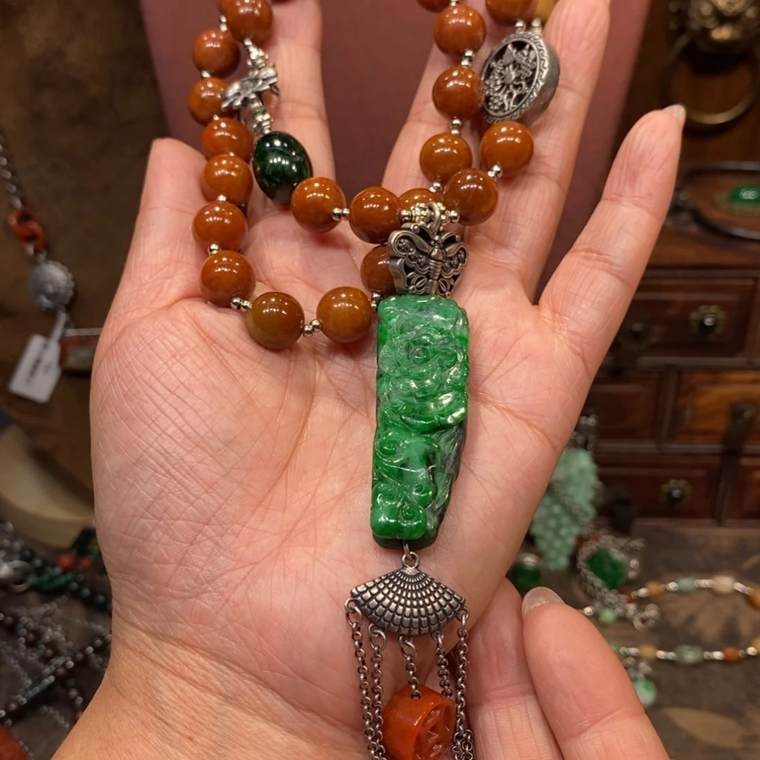 翡翠吊坠(赠链)未镶嵌