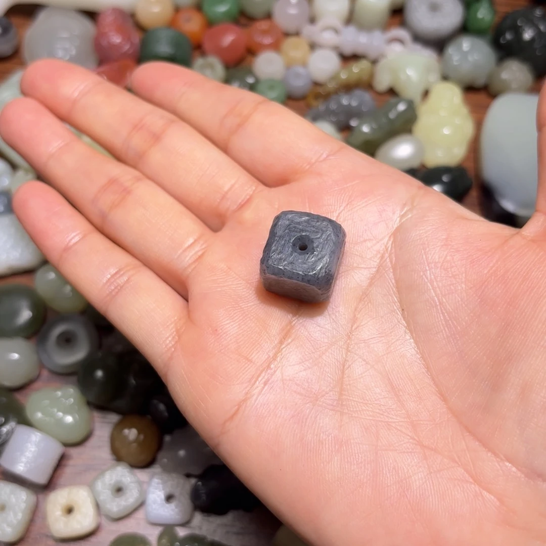 和田玉珠宝半成品未镶嵌张****)