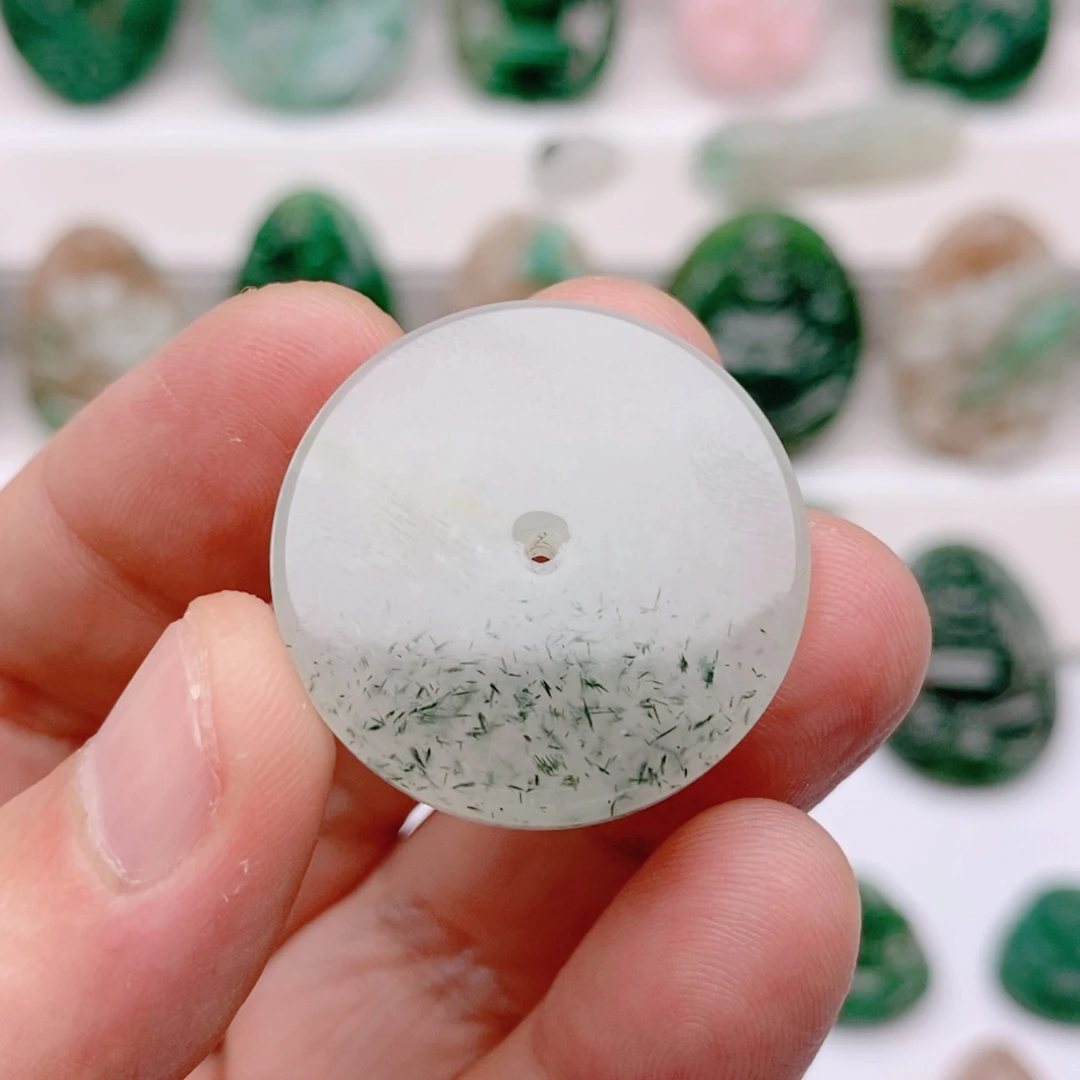 独山玉未镶嵌颈饰野*: