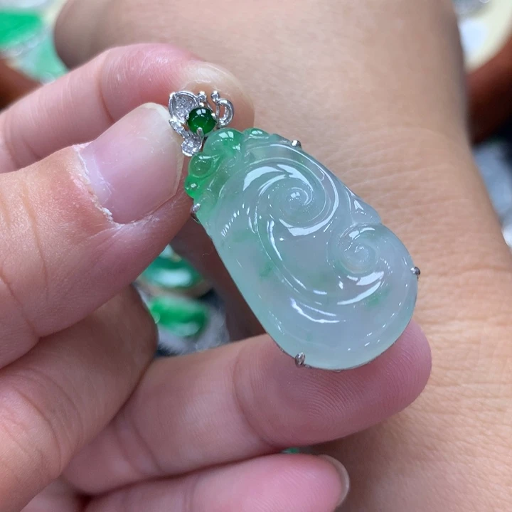 吊坠(不含链)18K金镶嵌翡翠