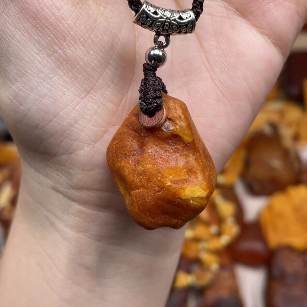 未镶嵌琥珀珠宝奇石