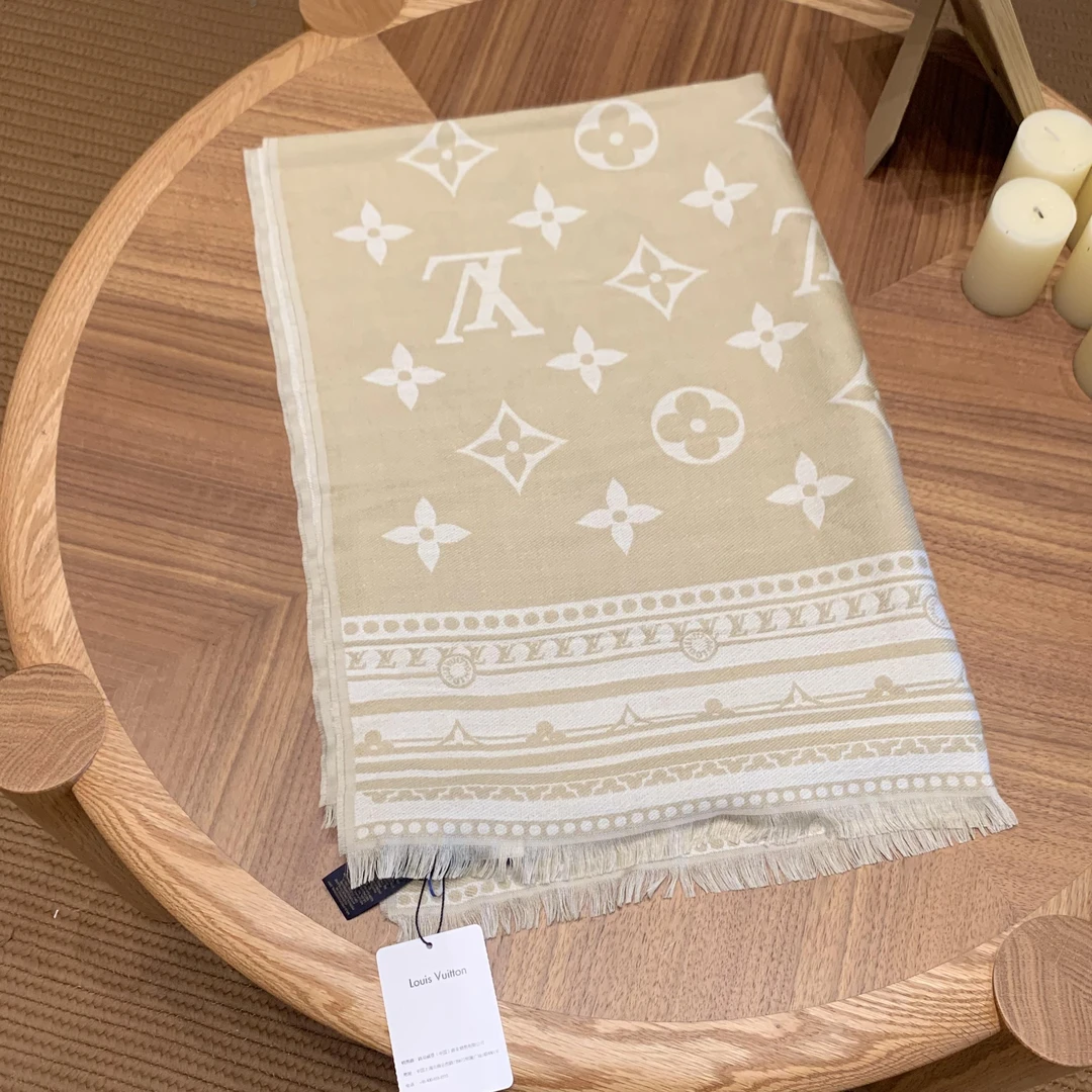 99新 LouisVuitton/路易威登 壹臻/奶茶色披肩 30020978
