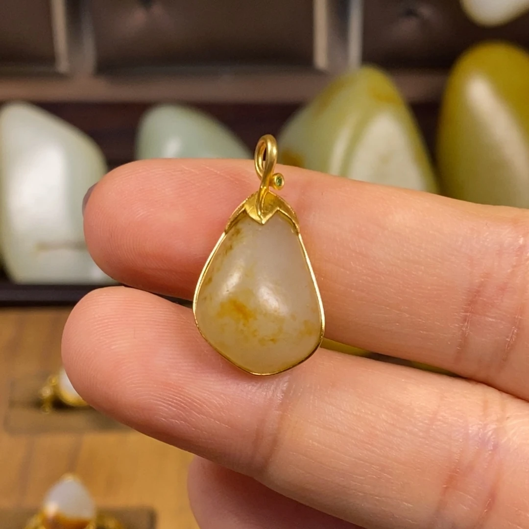 和田玉18K金镶嵌颈饰