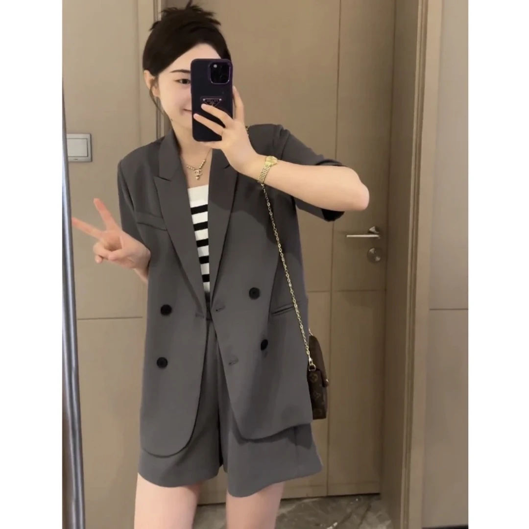 【拍一发二】高级感夏季薄款套装2025流行短袖冰感西装上衣+短裤