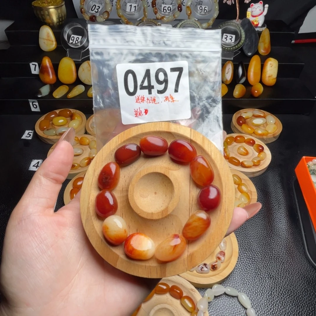 伊***斯和田玉未镶嵌手串