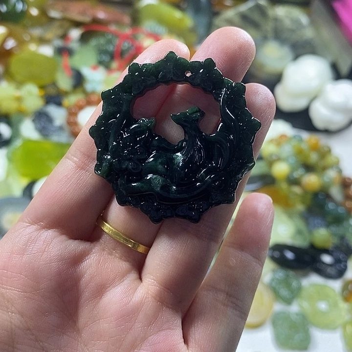 蛇纹石玉未镶嵌颈饰