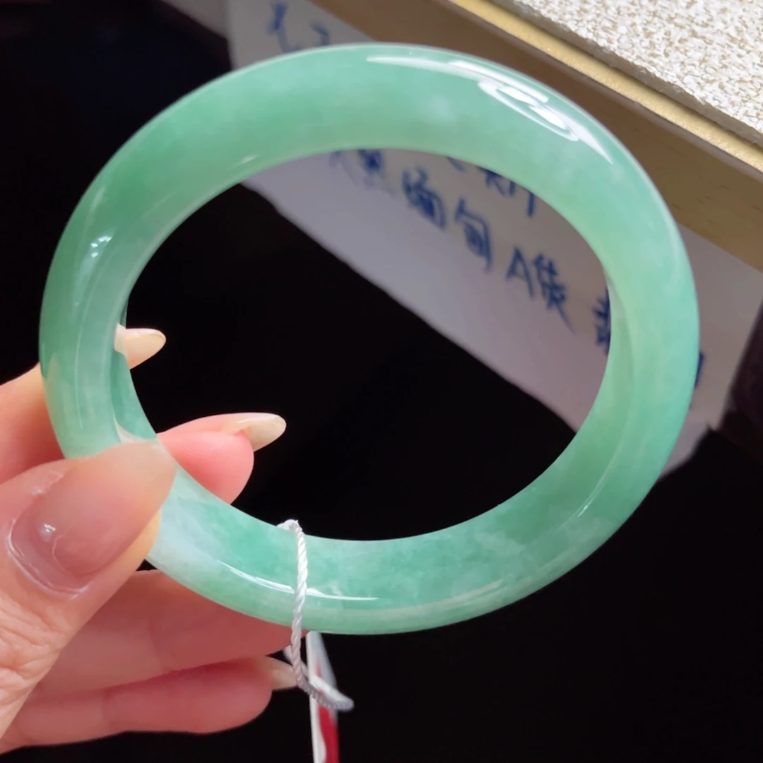 翡翠未镶嵌手镯手镯