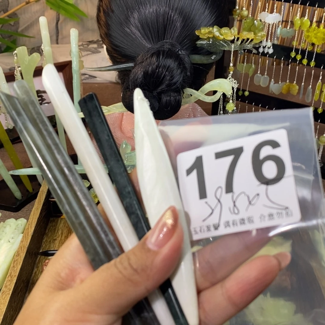 蛇纹石玉发饰未镶嵌花*。