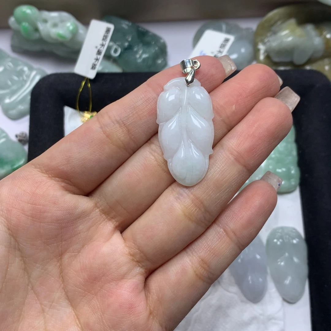 翡翠未镶嵌颈饰缅甸A货翡翠