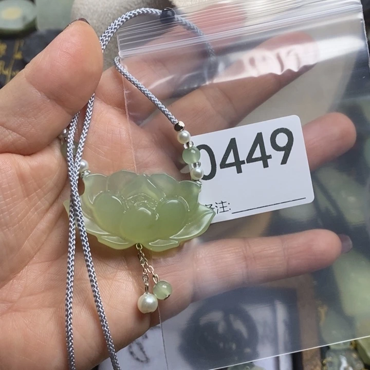 蛇纹石玉颈饰合金阿*