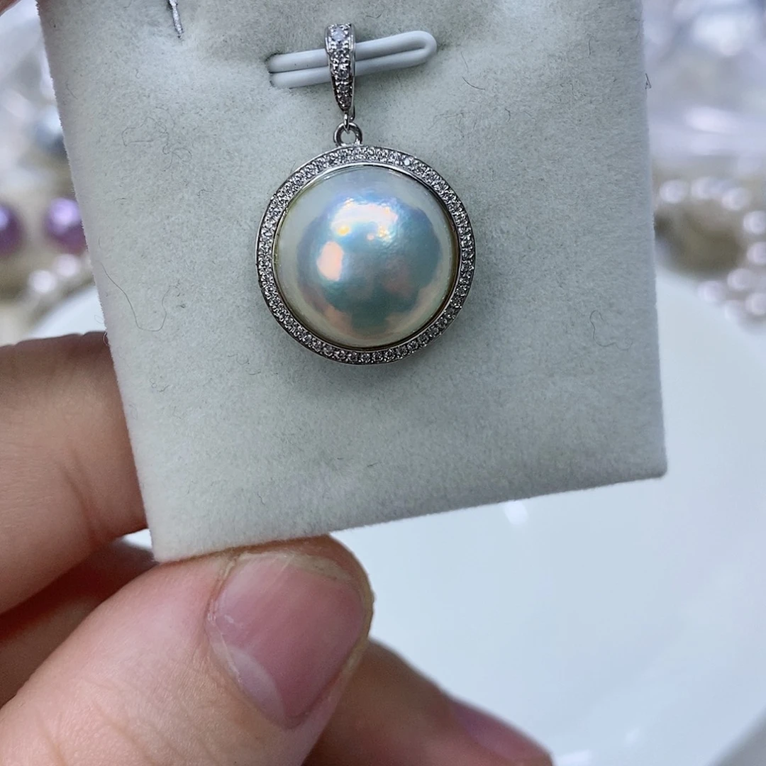 拼合珍珠（马贝珠）颈饰18K金镶嵌