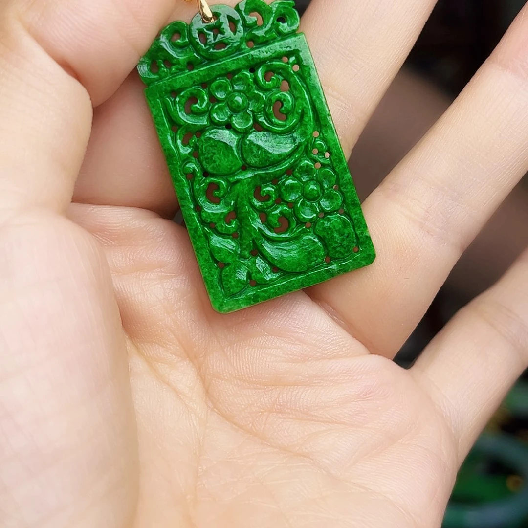 翡翠18K金镶嵌颈饰多样性