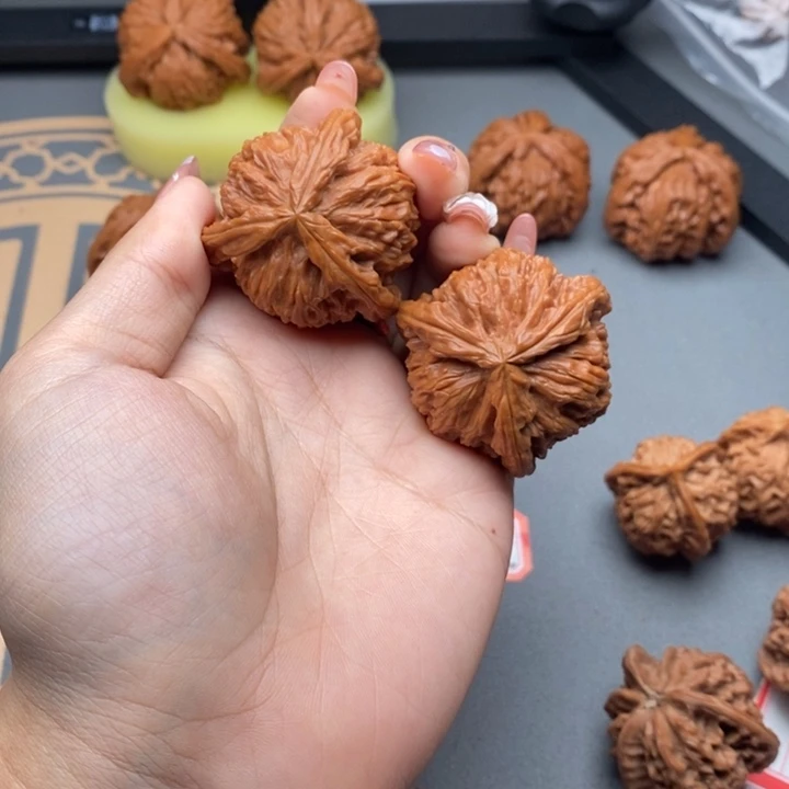 把件文玩核桃用****空42白狮子三棱