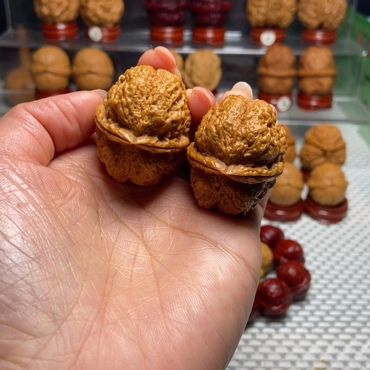 欣***儿把件文玩核桃5蚂蚁古树开背王