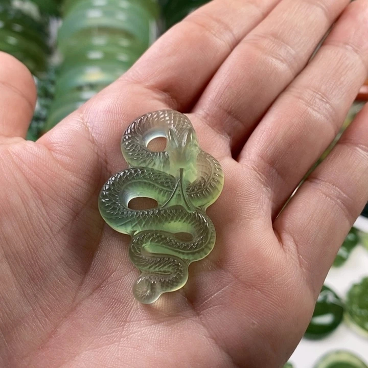 未镶嵌蛇纹石玉颈饰