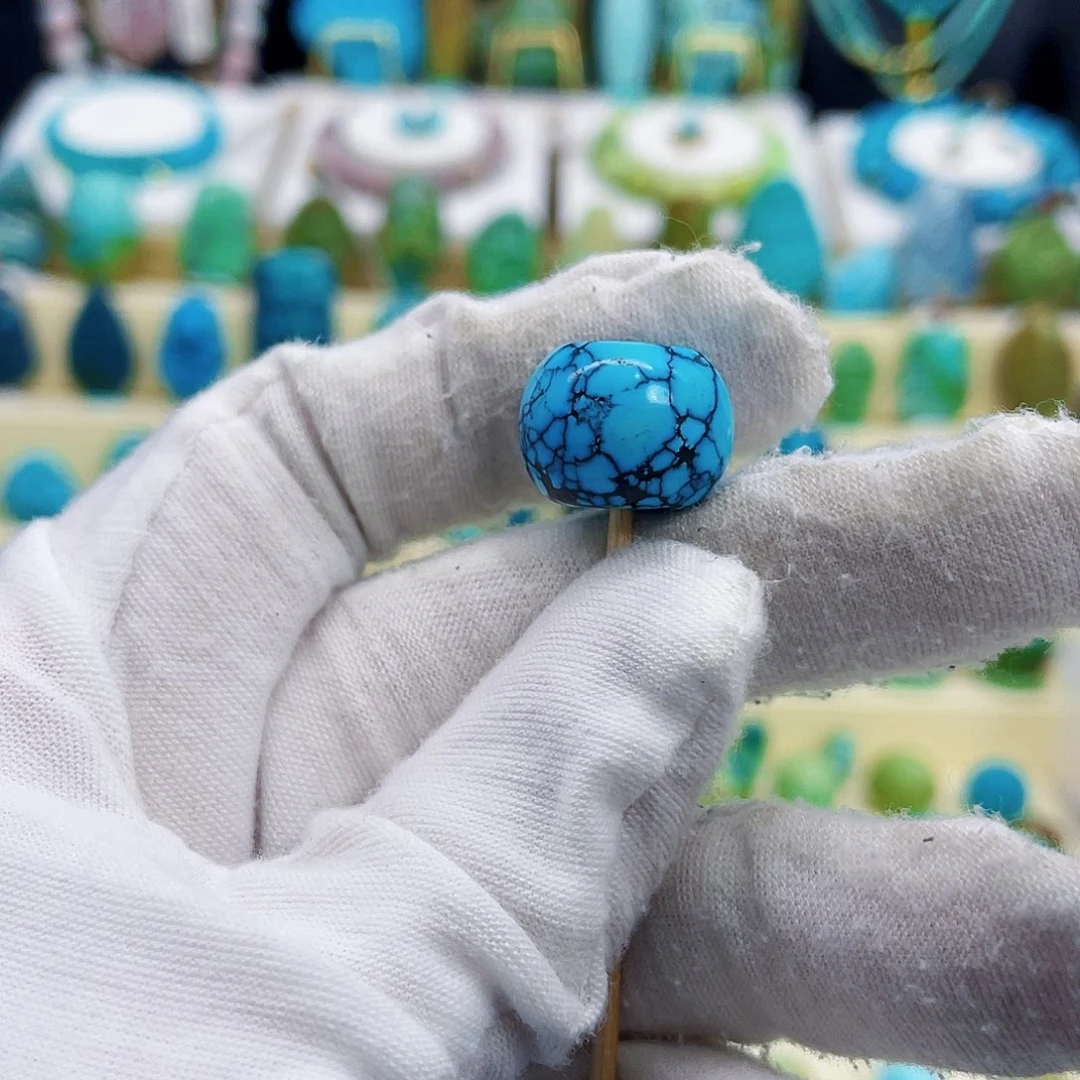 绿松石未镶嵌颈饰