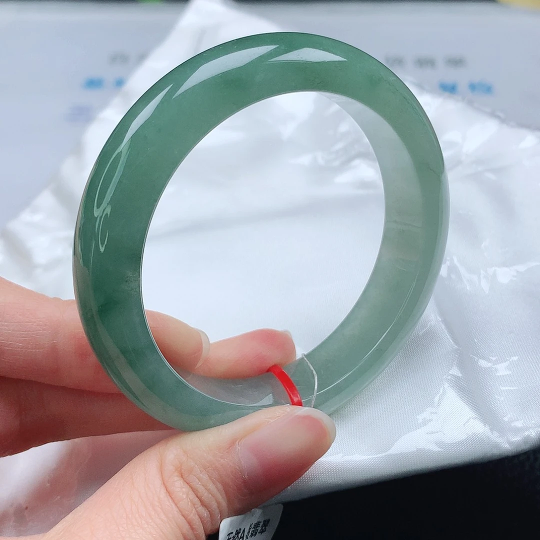翡翠手镯未镶嵌53圈