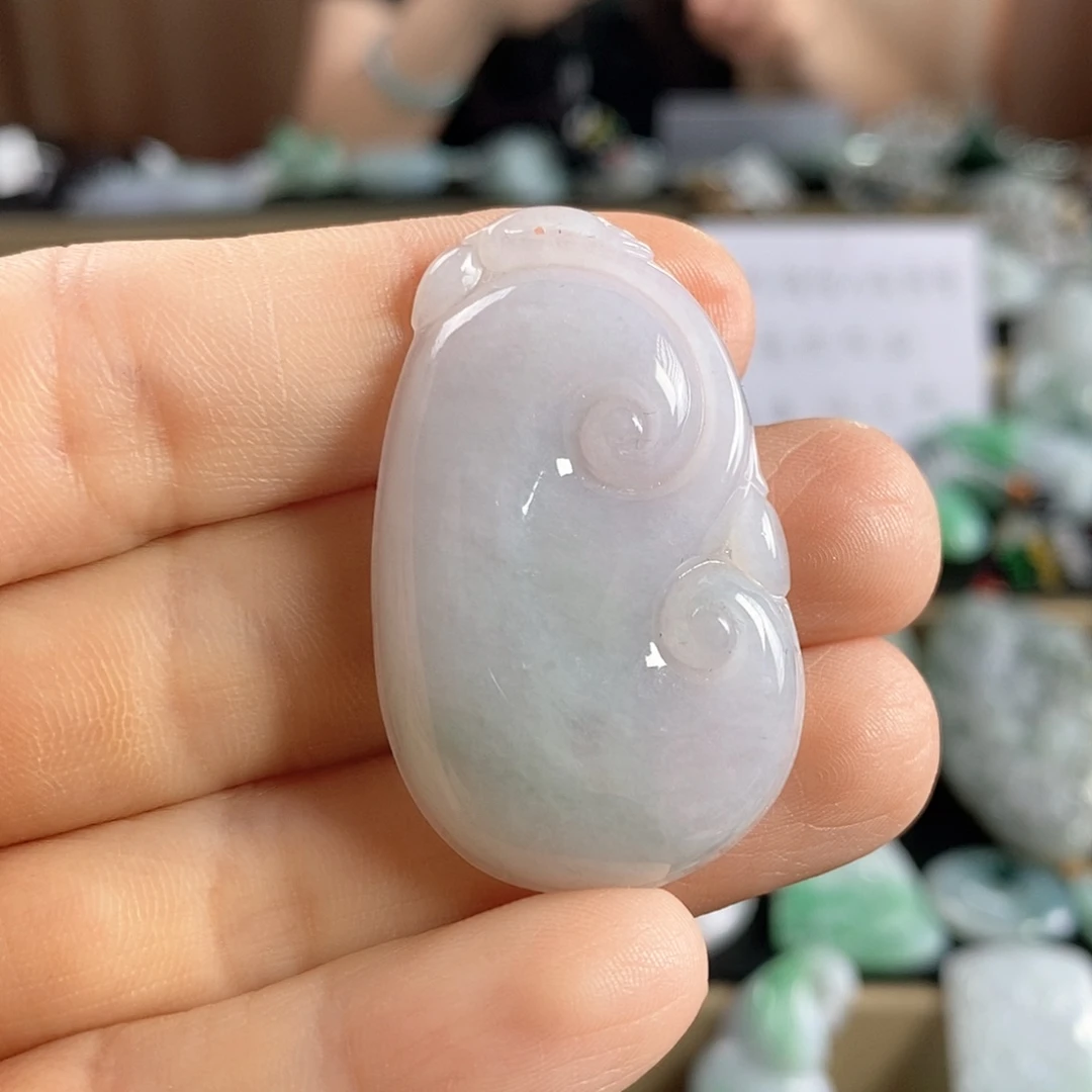翡翠未镶嵌颈饰如意
